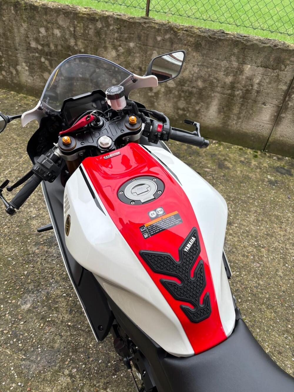 Yamaha YZF R7 World GP 60th Anniversary (2022 - 23) (11)