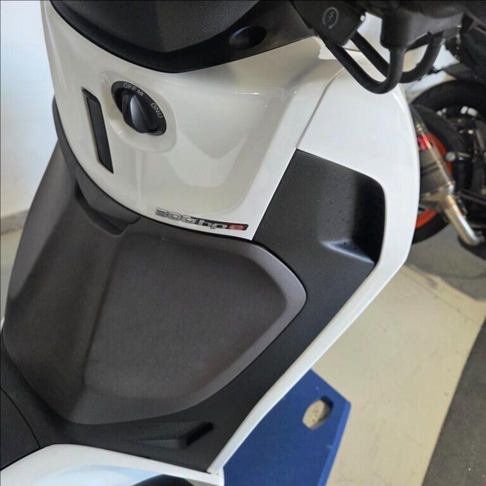 Piaggio Beverly 300 S ABS-ASR (2021 - 25) (9)