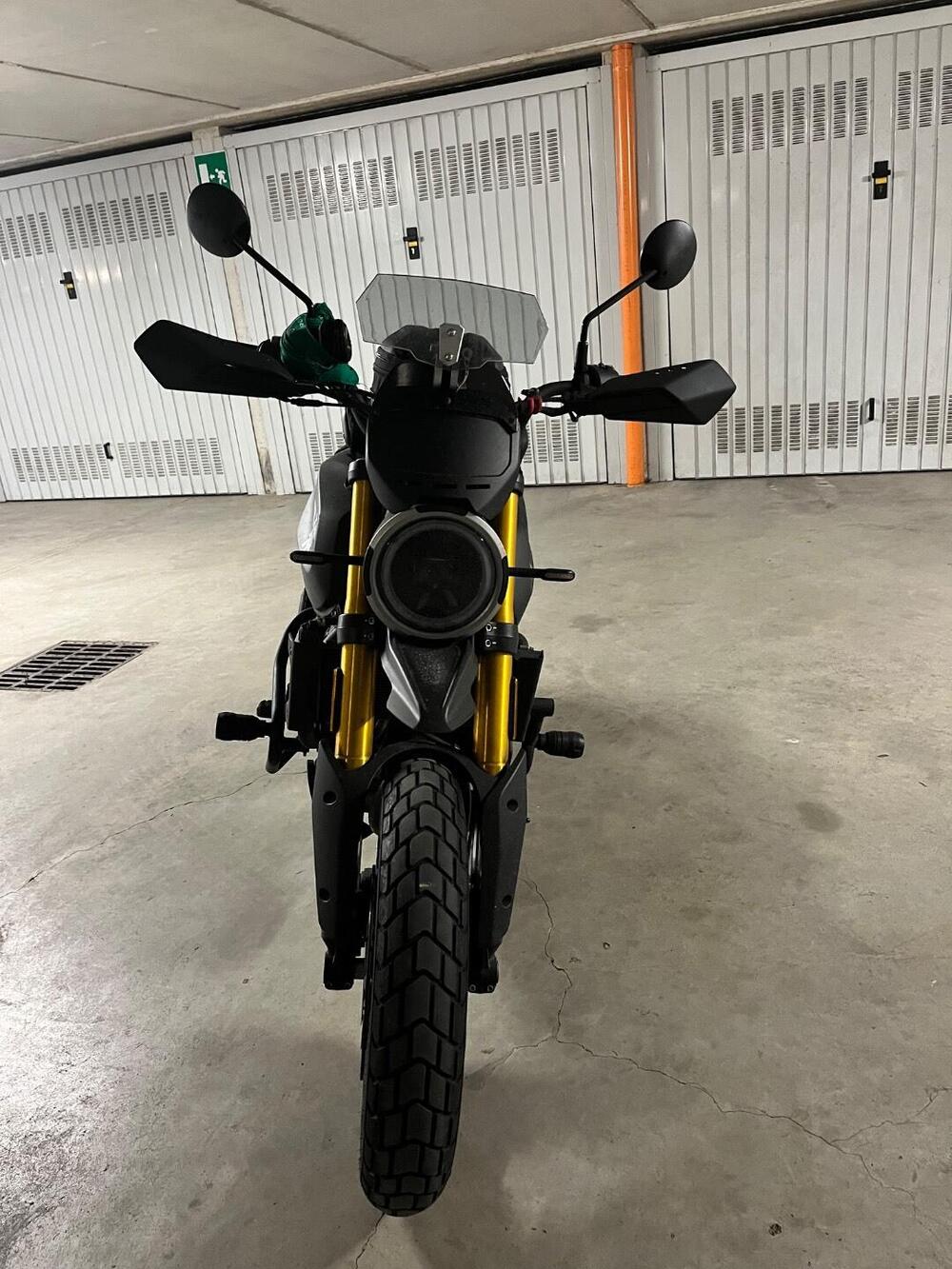 Moto Morini SEIEMMEZZO SCR (2022 - 26) (6)