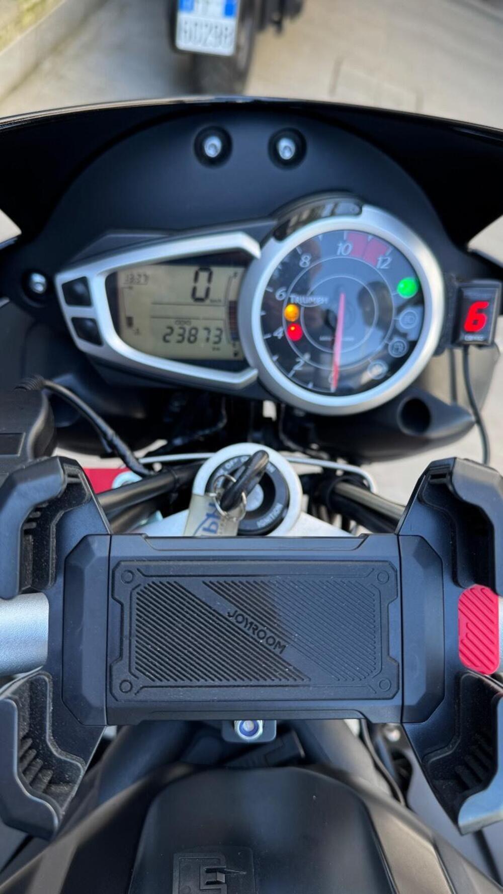 Triumph Speed Triple 1050 (2011 - 13) (3)