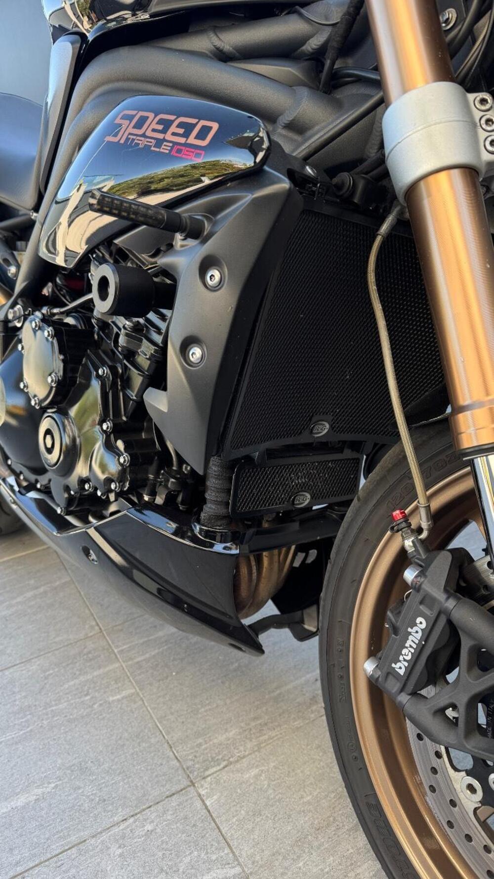 Triumph Speed Triple 1050 (2011 - 13) (4)