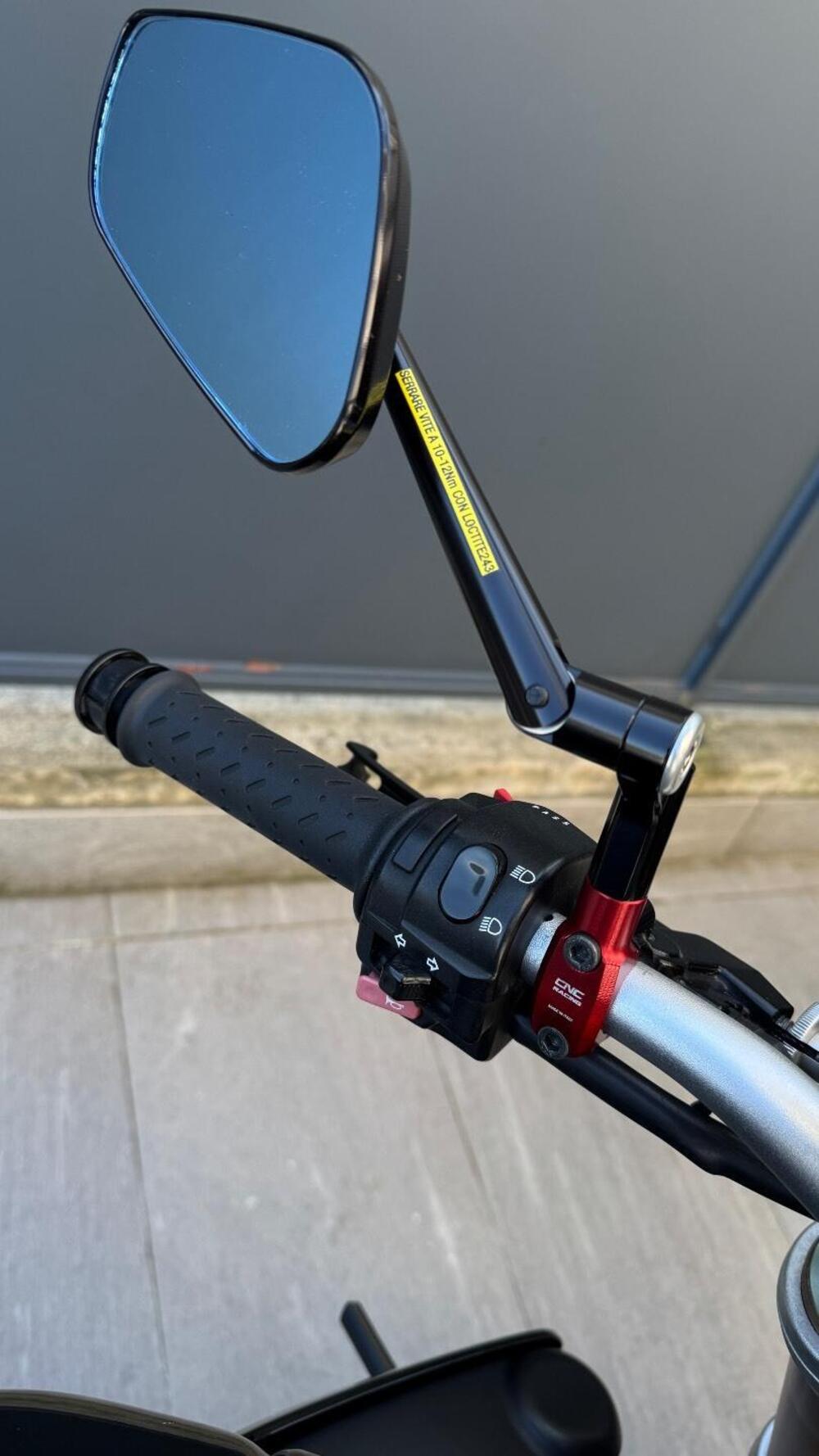 Triumph Speed Triple 1050 (2011 - 13) (6)