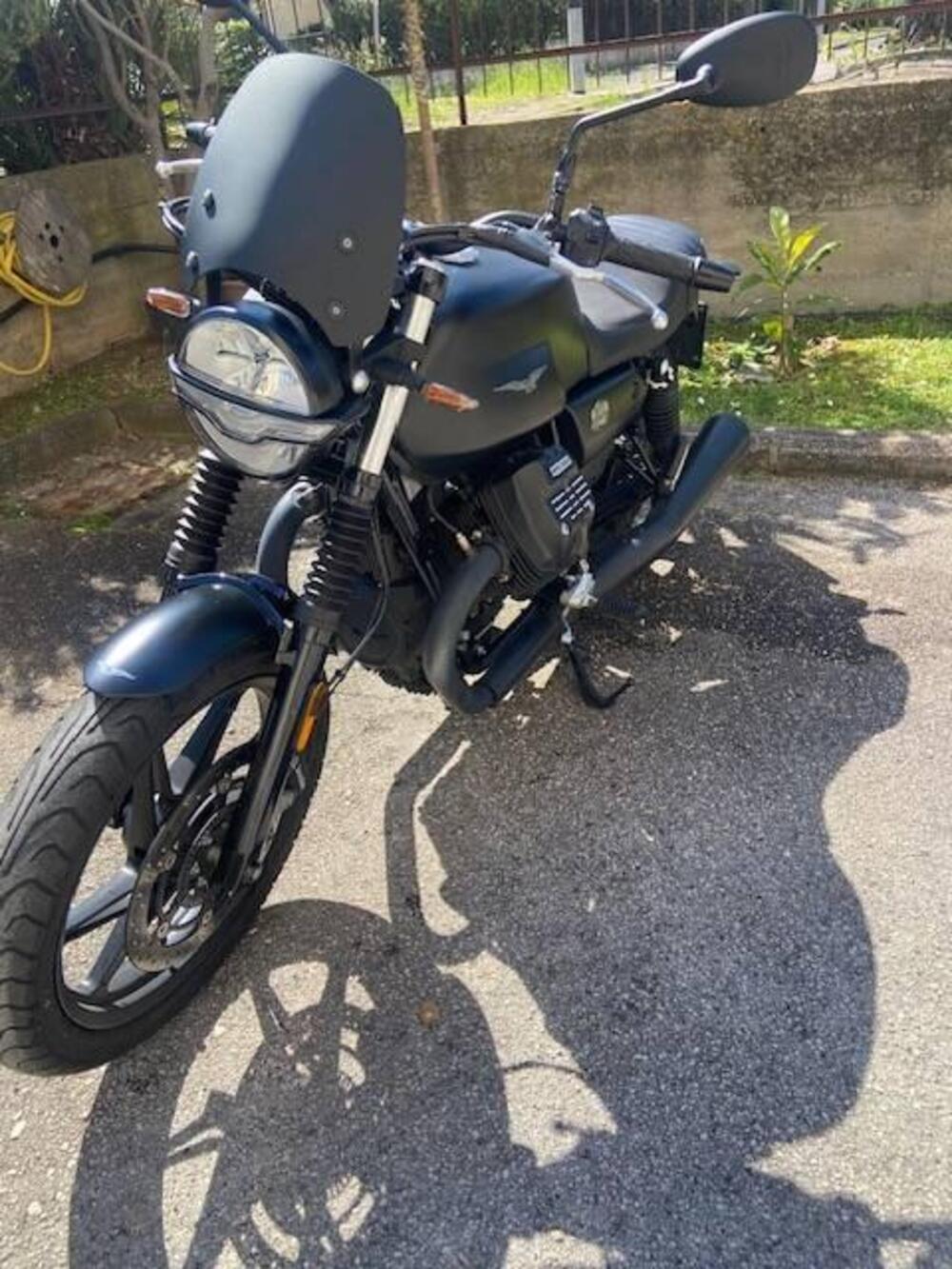Moto Guzzi V7 Stone (2021 - 24) (3)