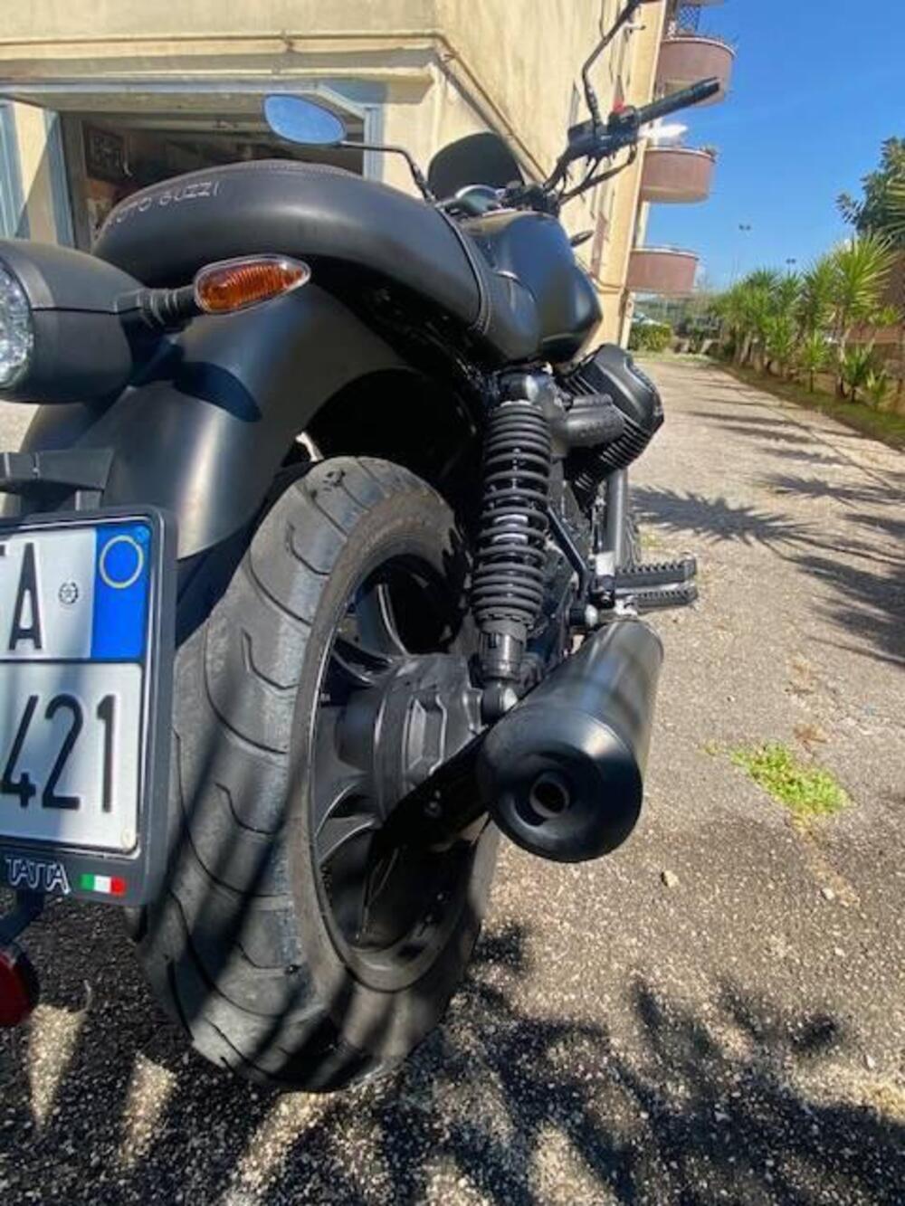 Moto Guzzi V7 Stone (2021 - 24) (8)