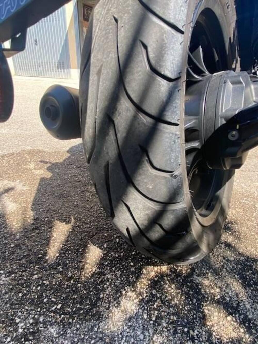 Moto Guzzi V7 Stone (2021 - 24) (9)