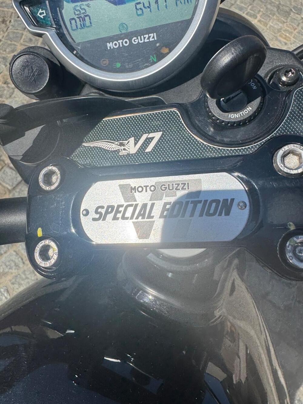 Moto Guzzi V7 Stone Special Edition (2022 - 25) (5)