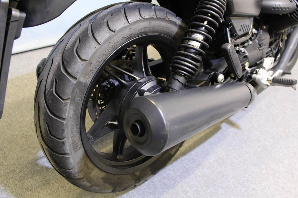 Moto Guzzi V7 Stone (2021 - 24) (6)