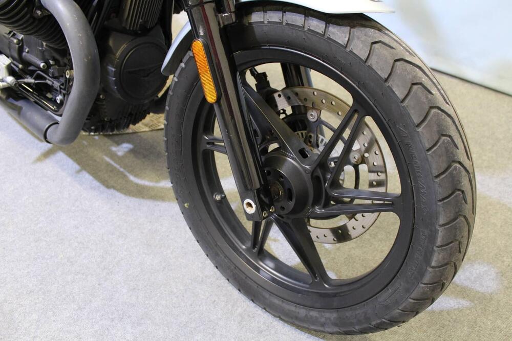 Moto Guzzi V7 Stone (2021 - 24) (7)