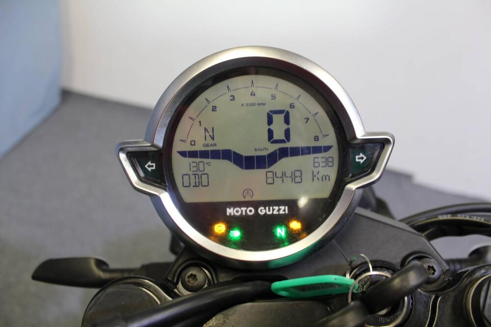 Moto Guzzi V7 Stone (2021 - 24) (3)