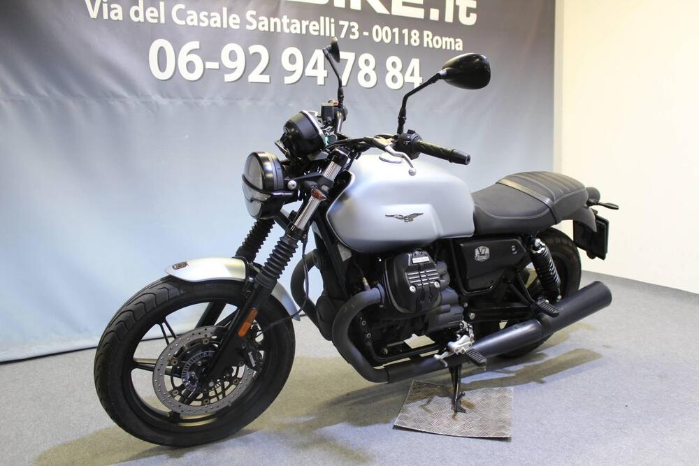 Moto Guzzi V7 Stone (2021 - 24) (12)