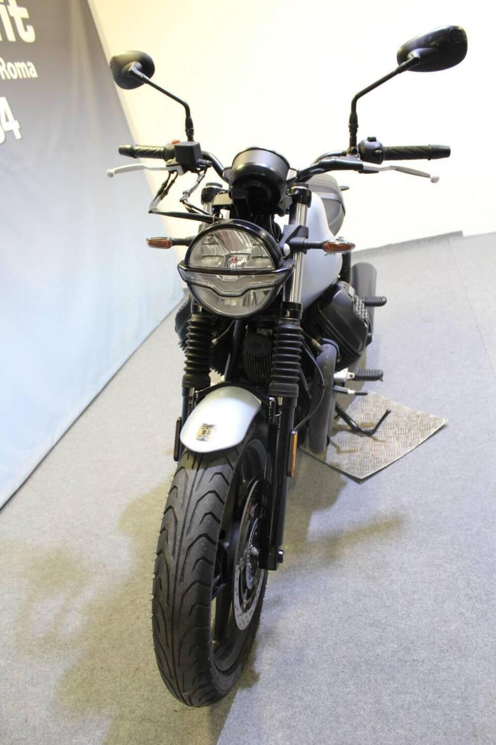 Moto Guzzi V7 Stone (2021 - 24) (13)