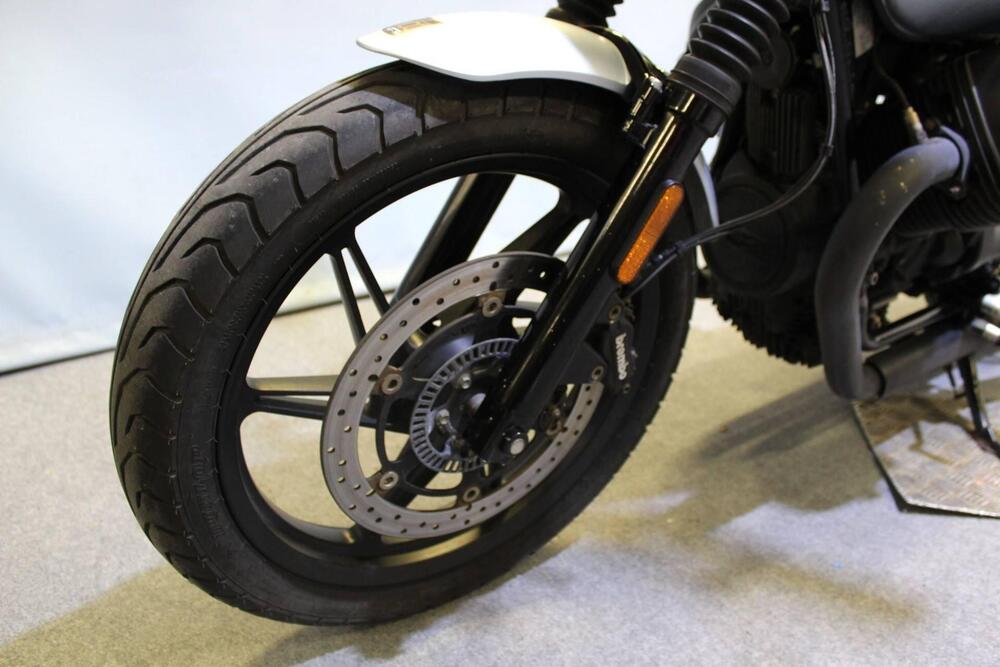 Moto Guzzi V7 Stone (2021 - 24) (14)