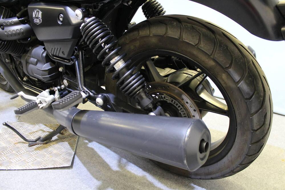 Moto Guzzi V7 Stone (2021 - 24) (15)