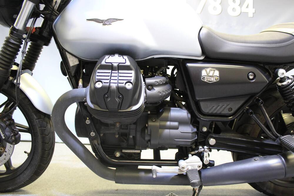 Moto Guzzi V7 Stone (2021 - 24) (16)