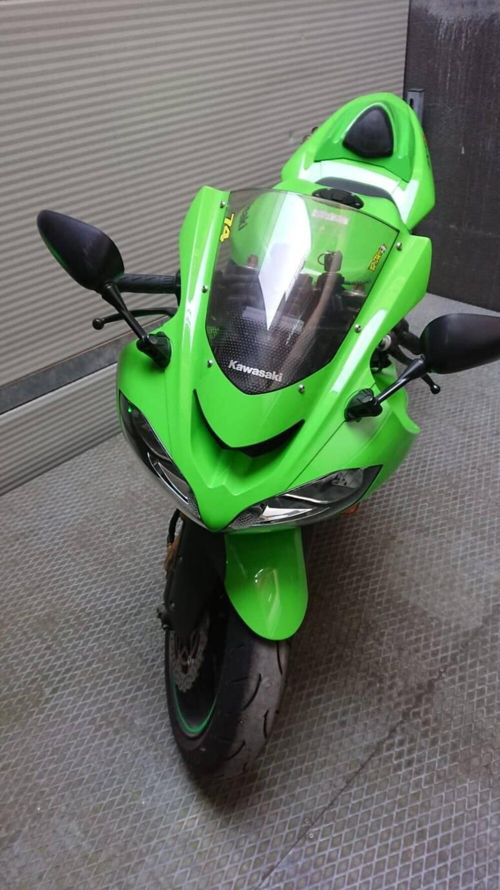 Kawasaki Ninja 1000 ZX-10R (2004 - 05) (2)
