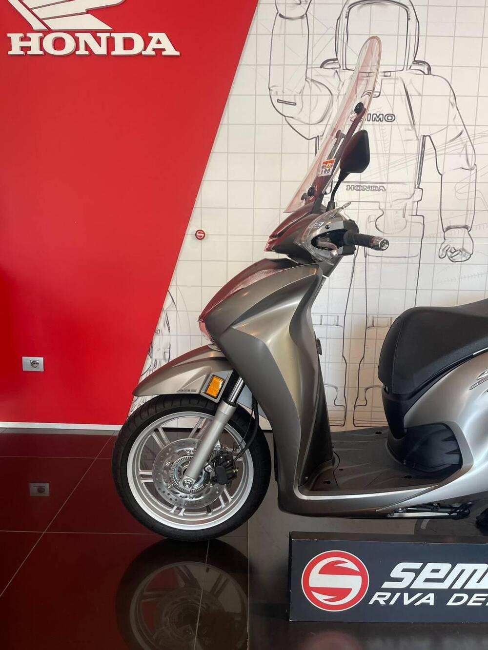 Honda SH 350 (2021 - 24) (6)