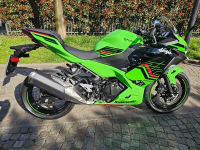 Kawasaki Ninja 400 (2023) usata