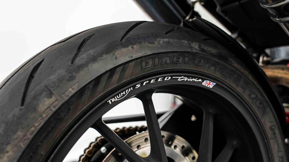 Triumph Speed Triple 1050 (2011 - 13) (16)