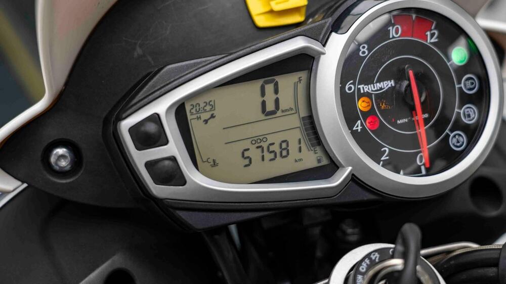 Triumph Speed Triple 1050 (2011 - 13) (20)