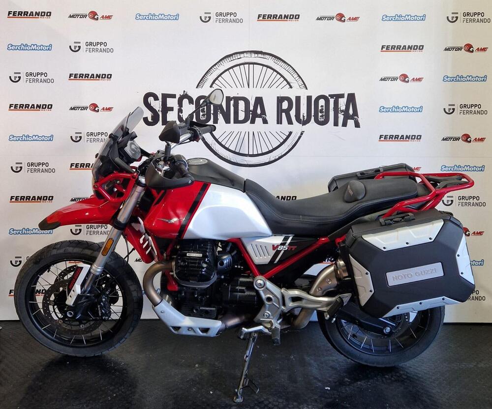 Moto Guzzi V85 TT Evocative Graphics (2021 - 23) (2)