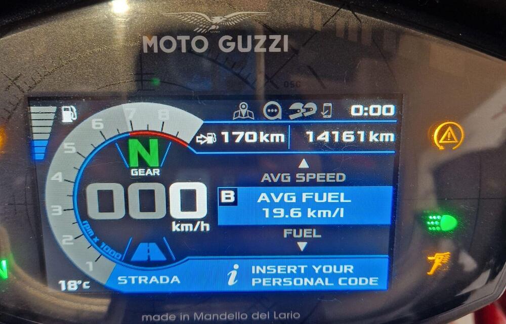 Moto Guzzi V85 TT Evocative Graphics (2021 - 23) (5)