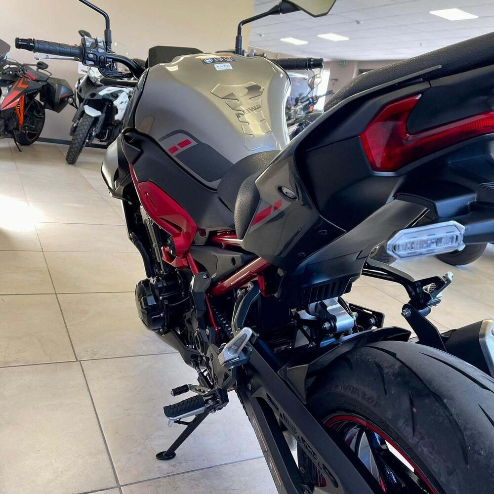 Kawasaki Z 900 (2025 - 26) (8)