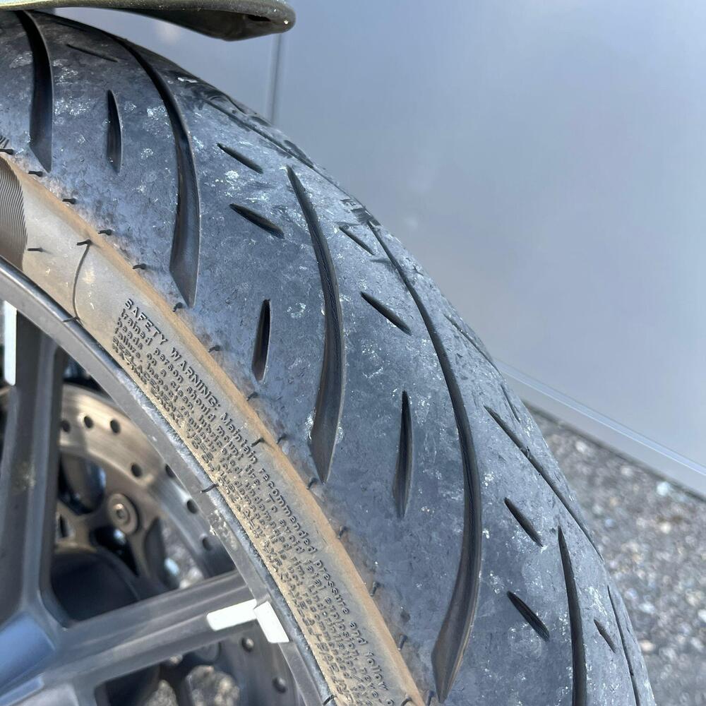 Harley-Davidson 883 Iron (2017 - 20) - XL 883N (24)