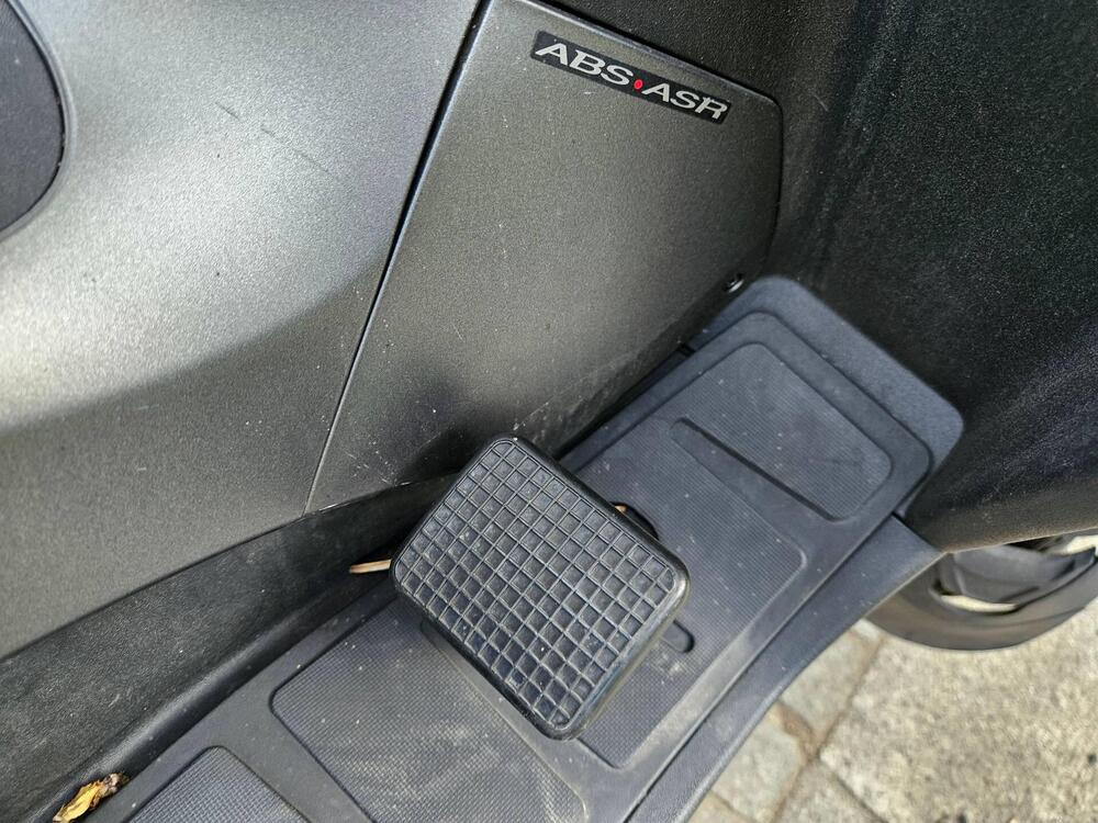 Piaggio Mp3 300 LT Yourban Sport (2017 - 19) (7)