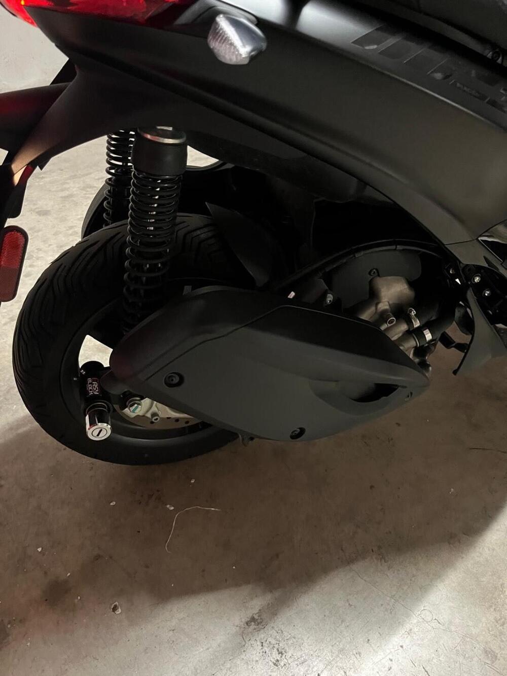 Piaggio MP3 300 ABS Hpe (2021 - 24) (4)