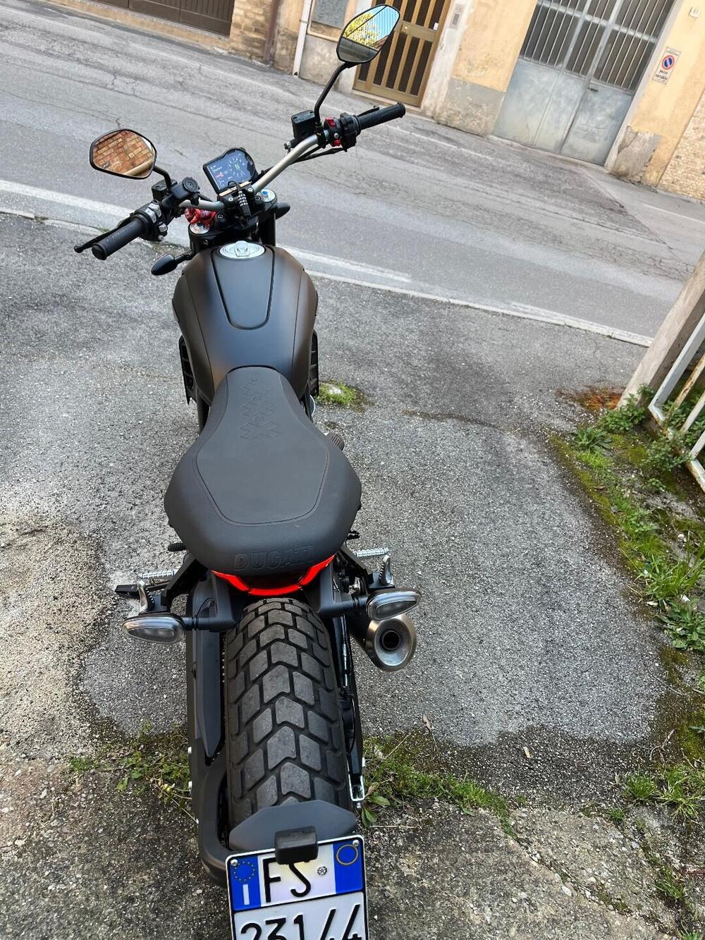 Ducati Scrambler 800 Icon Dark (2025 - 26) (4)