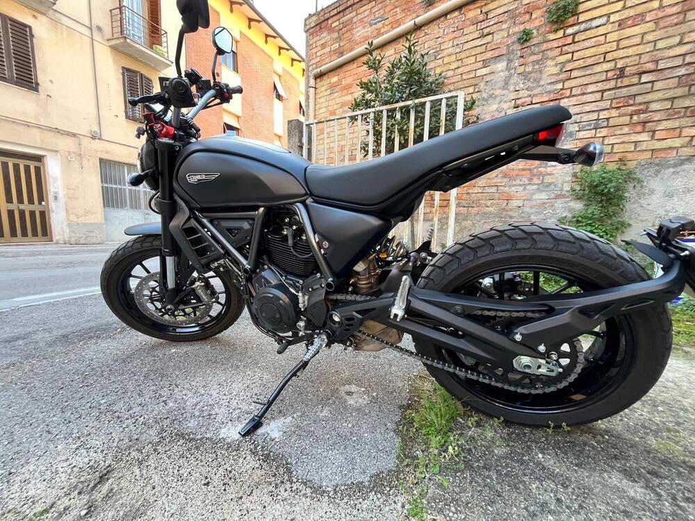 Ducati Scrambler 800 Icon Dark (2025 - 26) (10)