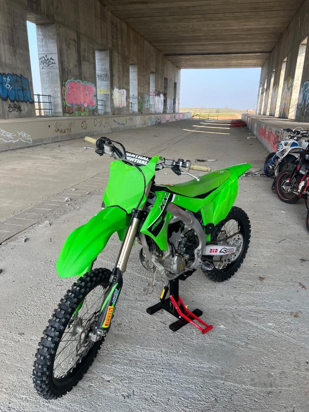 Kawasaki KX 250 F (2023) (2)