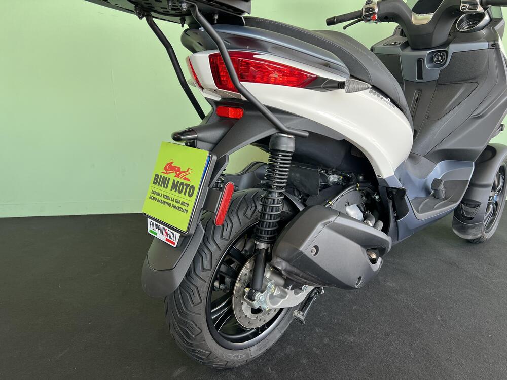 Piaggio MP3 300 ABS Hpe (2021 - 24) (17)