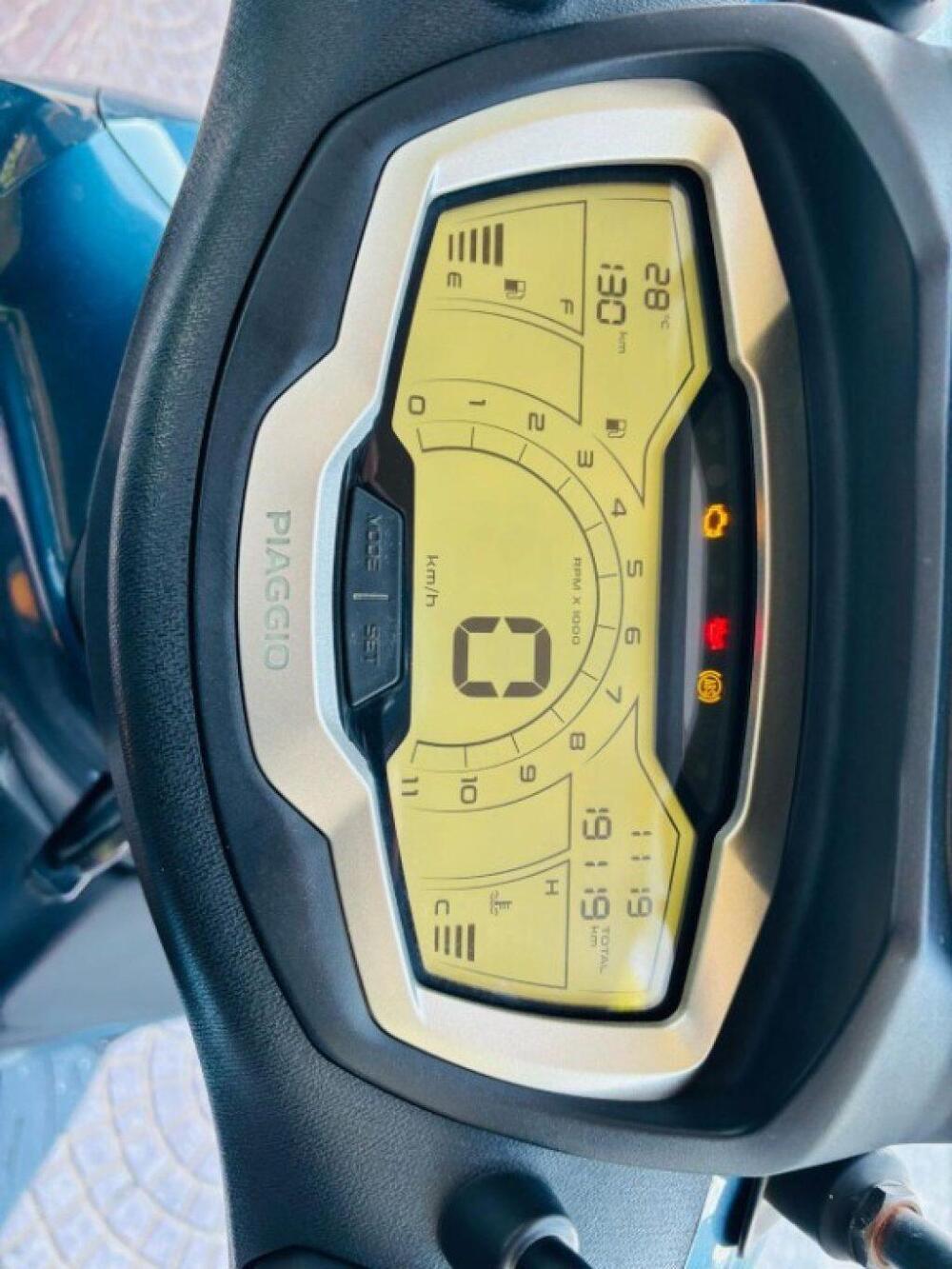 Piaggio Beverly 300 Hpe (2021) (4)