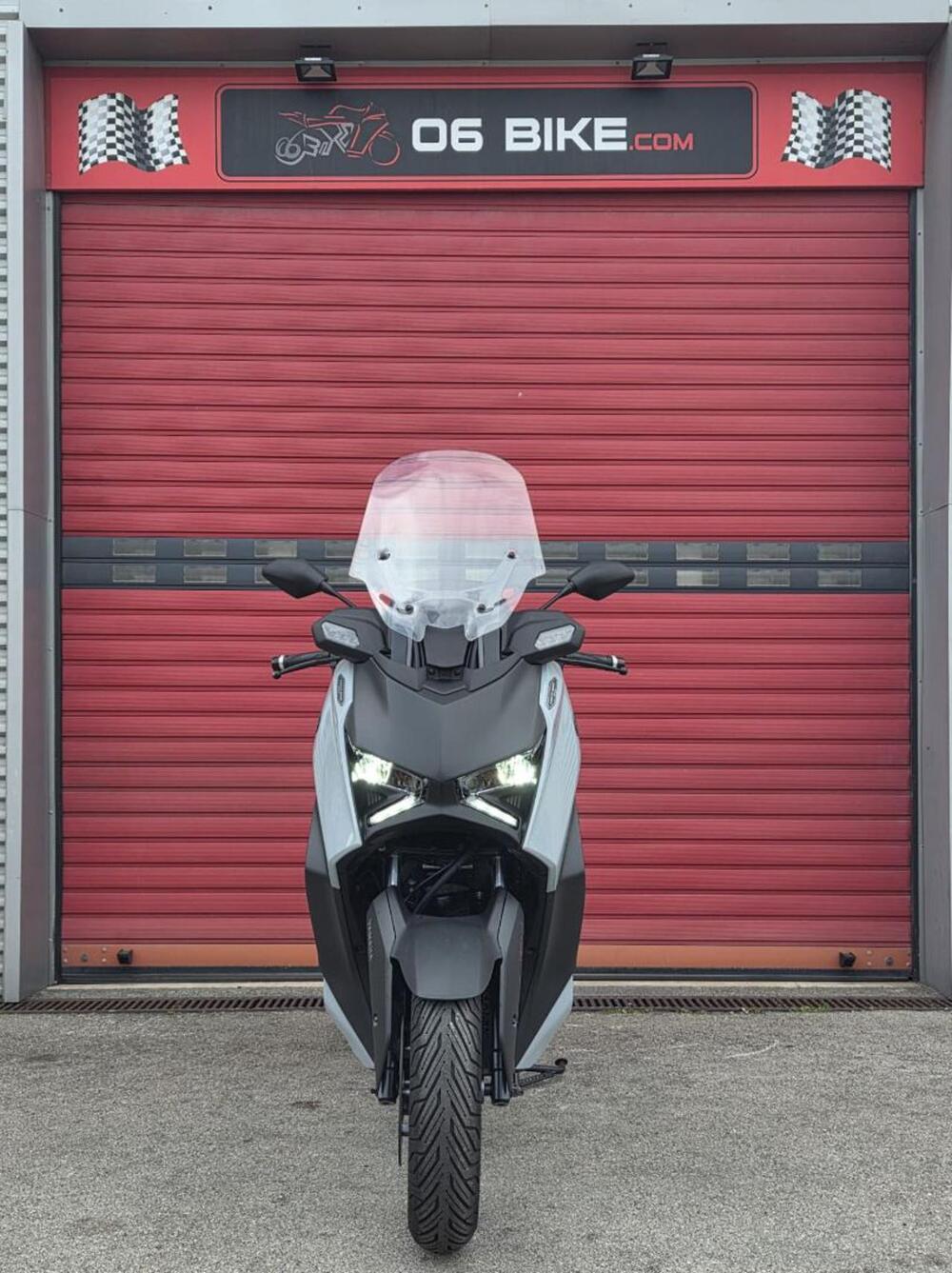 Yamaha X-Max 300 Tech Max (2025 - 26) (3)