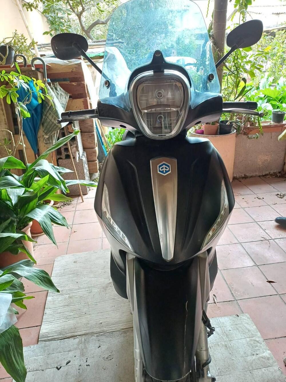 Piaggio Beverly 350 SportTouring ie ABS (2011 - 17) (2)