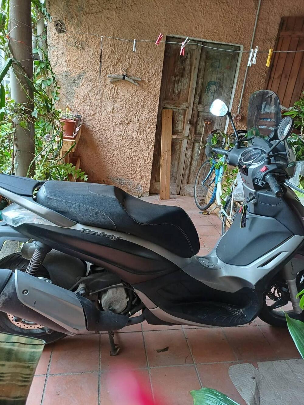 Piaggio Beverly 350 SportTouring ie ABS (2011 - 17) (4)