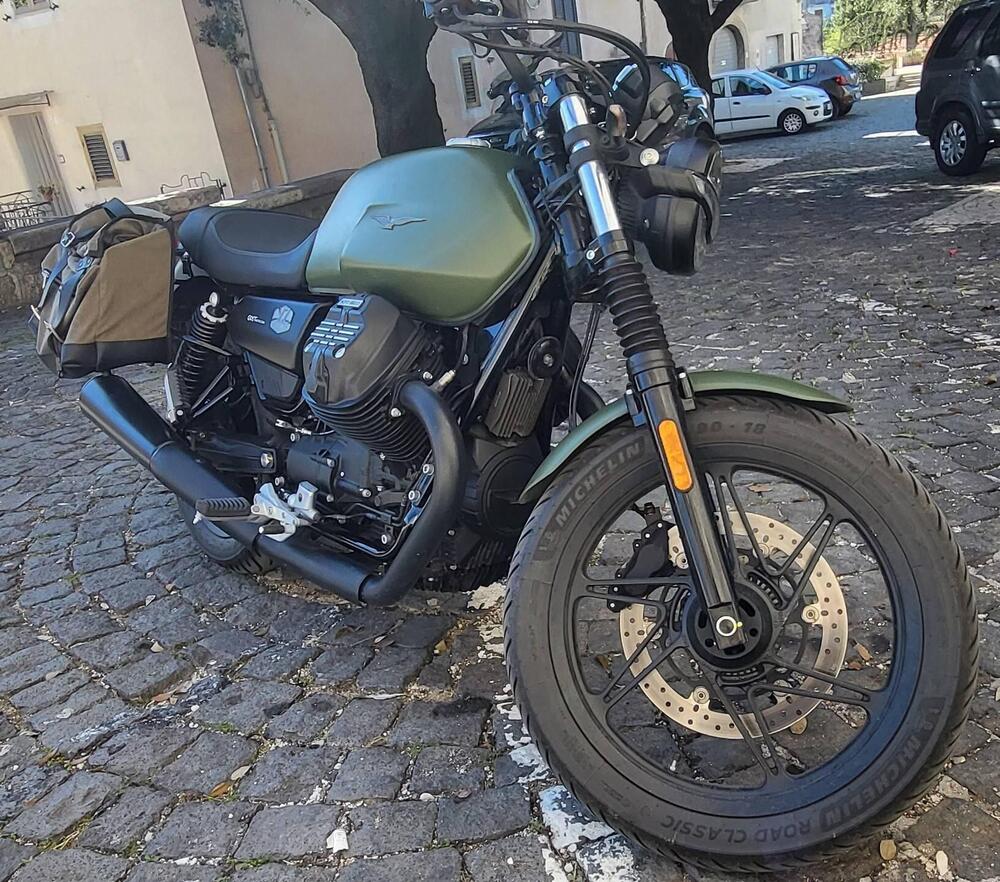 Moto Guzzi V7 Stone Ten (2024 - 25)