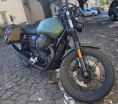 Moto Guzzi V7 Stone Ten (2024 - 25) usata