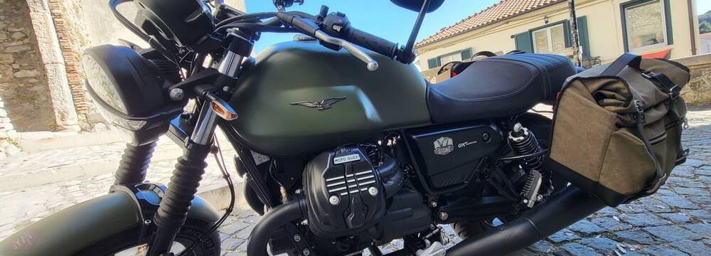 Moto Guzzi V7 Stone Ten (2024 - 25) (2)