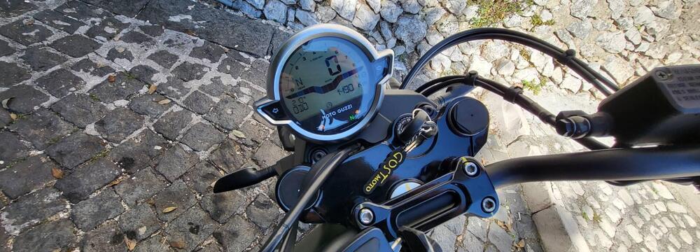 Moto Guzzi V7 Stone Ten (2024 - 25) (9)