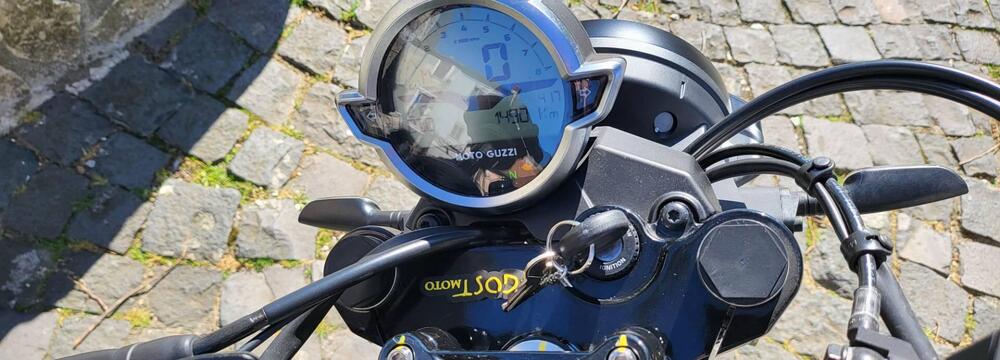 Moto Guzzi V7 Stone Ten (2024 - 25) (16)