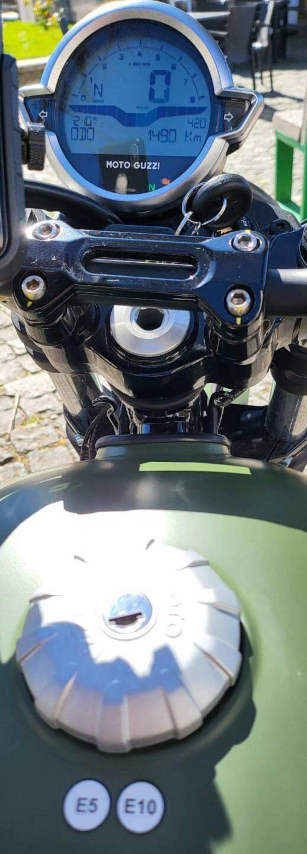 Moto Guzzi V7 Stone Ten (2024 - 25) (20)