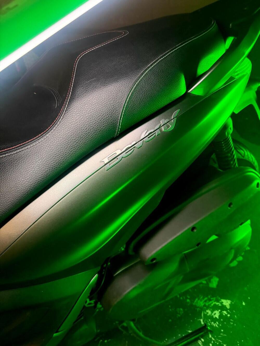 Piaggio Beverly 350 S ABS (2019 - 20) (5)