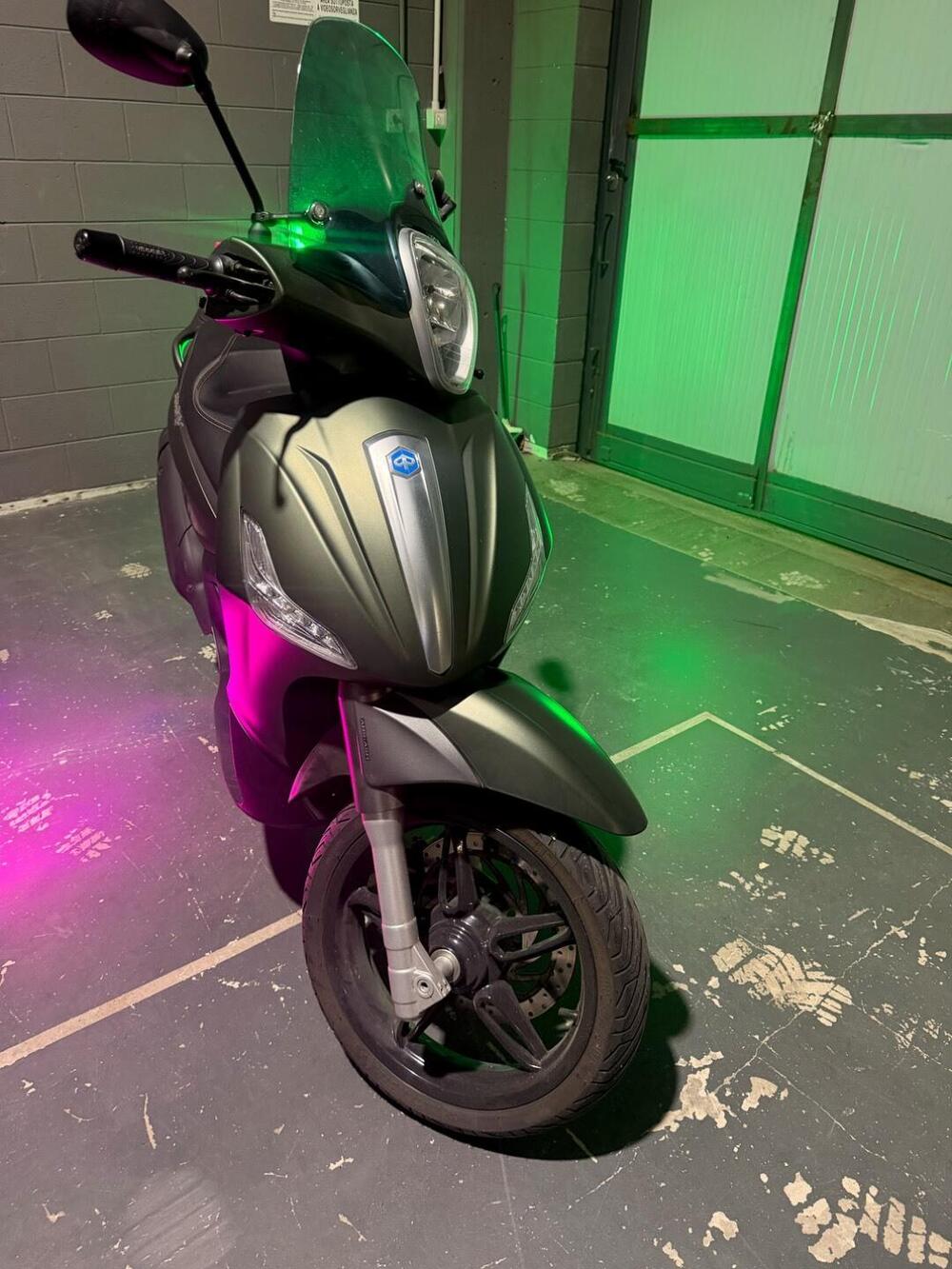 Piaggio Beverly 350 S ABS (2019 - 20) (2)
