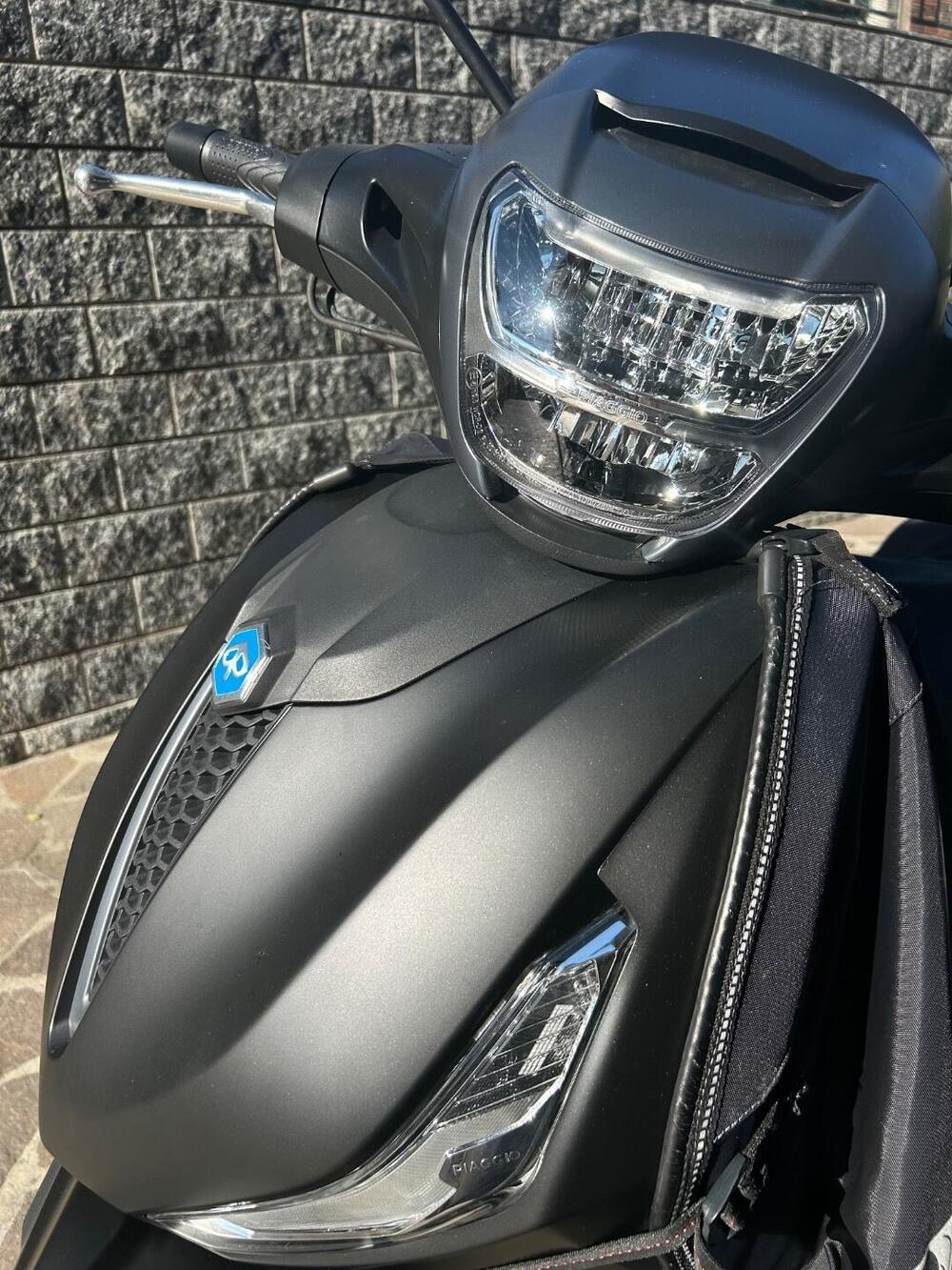 Piaggio Beverly 300 S ABS-ASR (2021 - 25) (2)