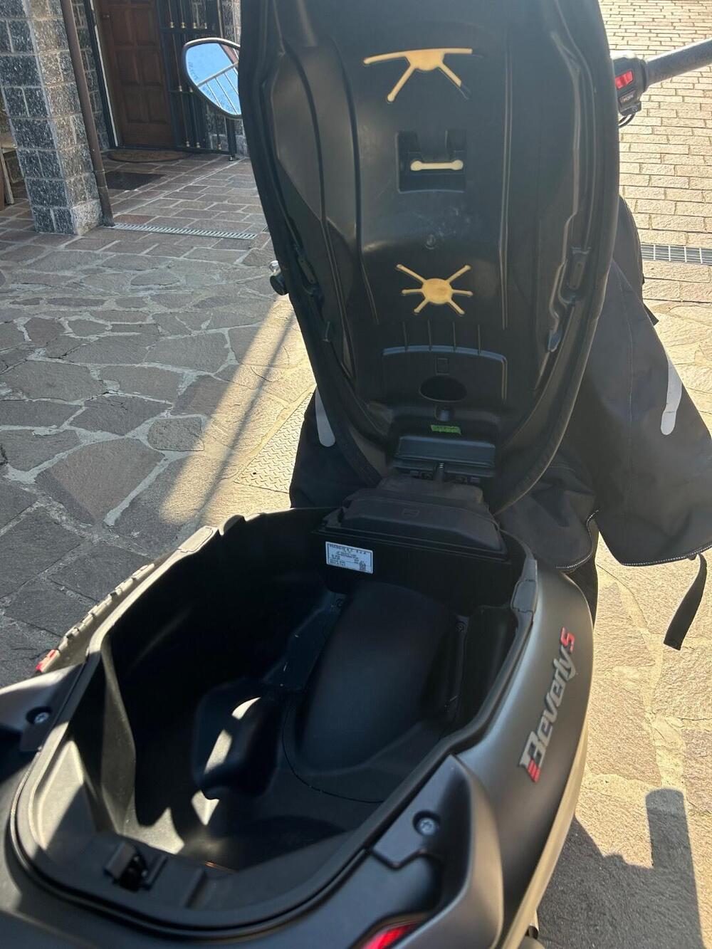 Piaggio Beverly 300 S ABS-ASR (2021 - 25) (7)