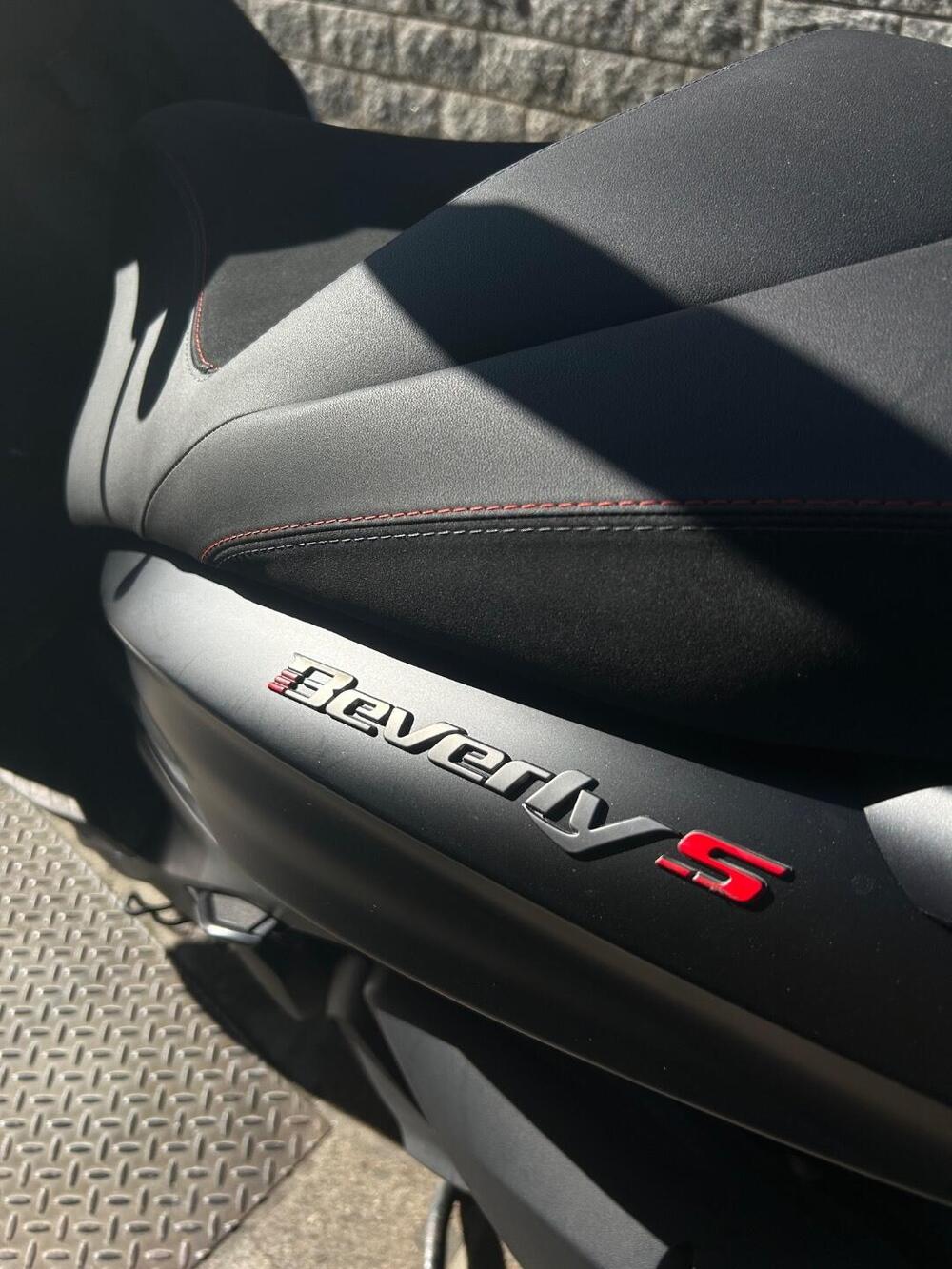 Piaggio Beverly 300 S ABS-ASR (2021 - 25) (8)