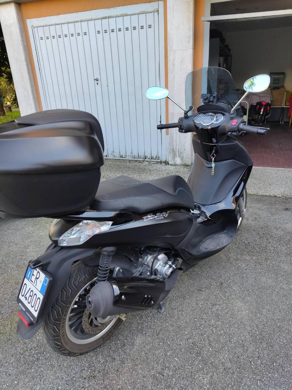 Piaggio Beverly 300 i.e. Police ABS-ASR (2017 - 20) (2)