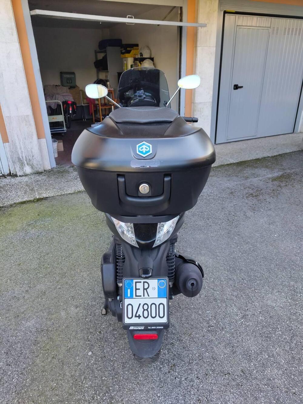 Piaggio Beverly 300 i.e. Police ABS-ASR (2017 - 20) (3)